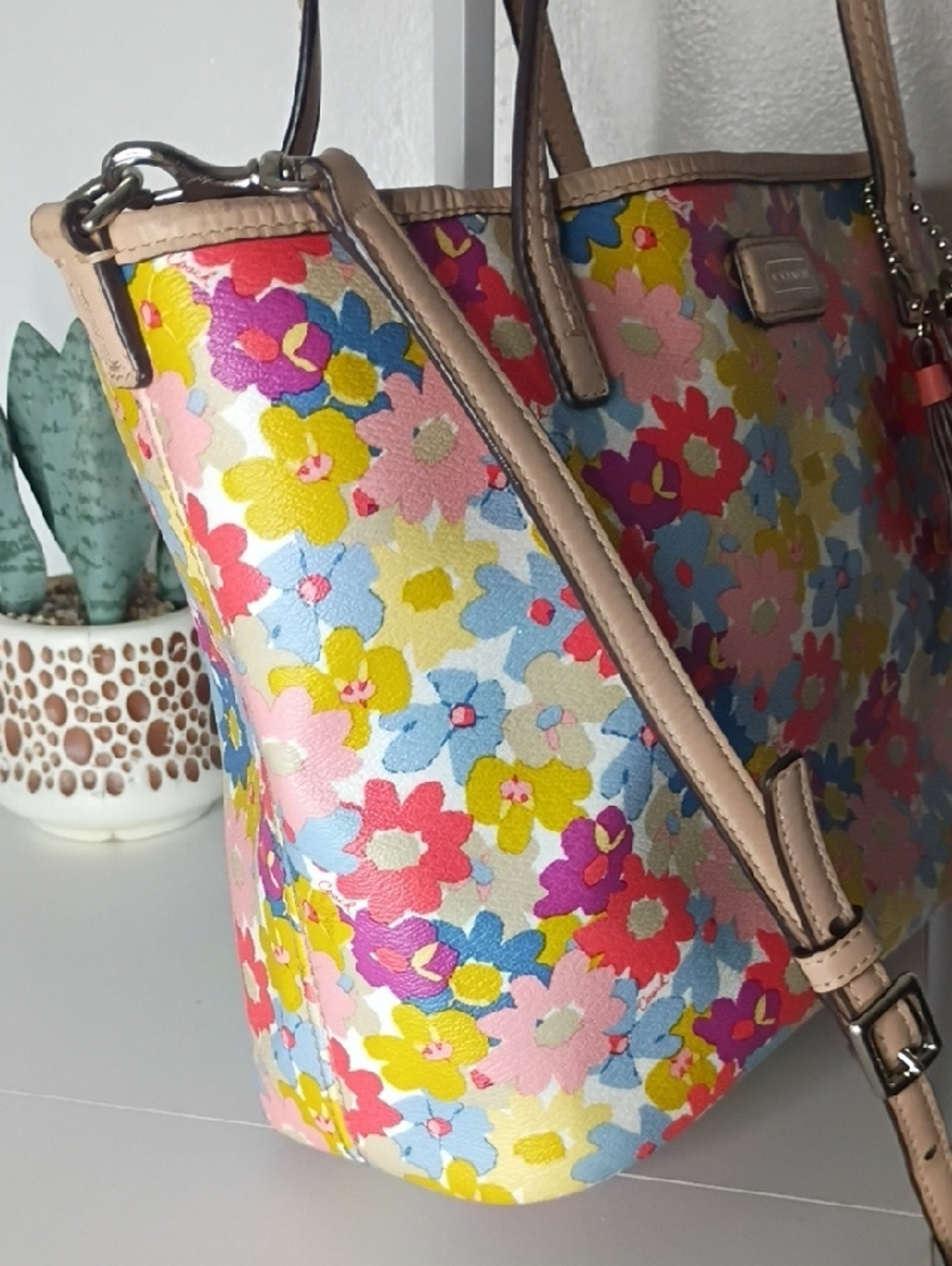 Coach Heritage Floral Print City Tote Crossbody  style number F28908. - Picture 4 of 11